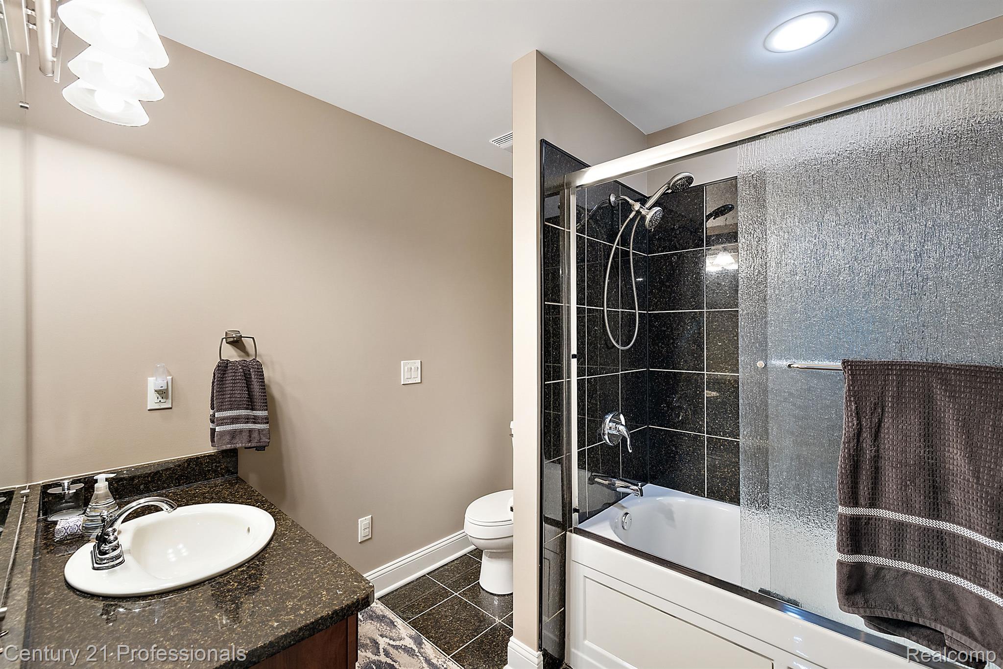 3318 CREEKVIEW Drive