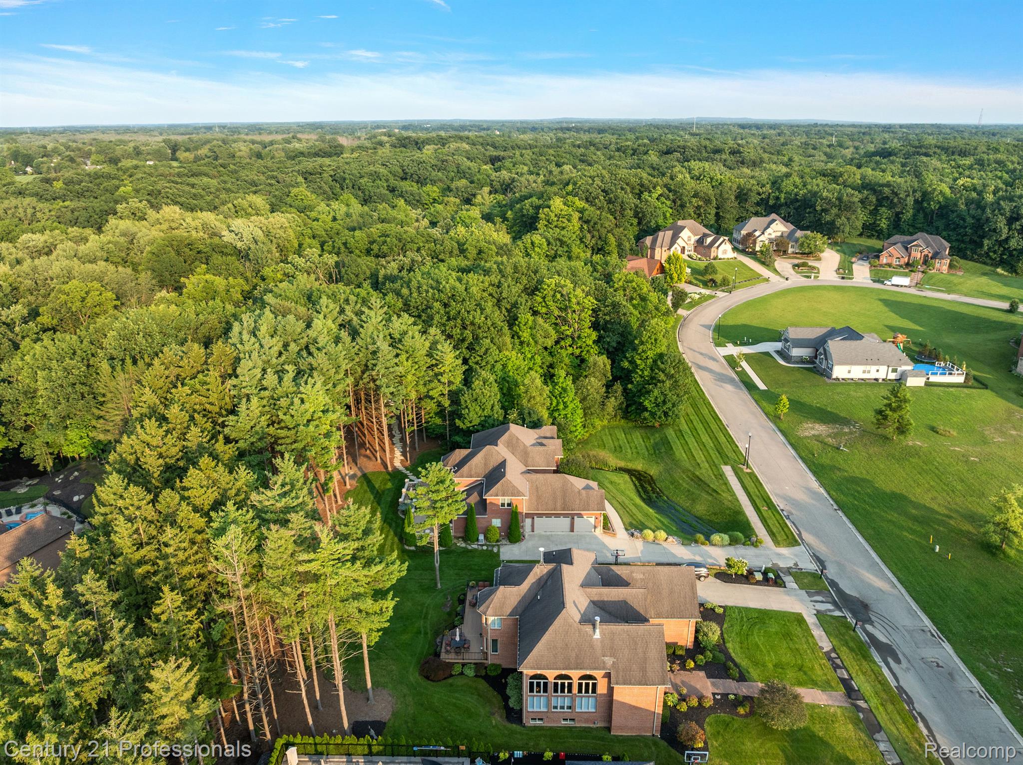 3318 CREEKVIEW Drive