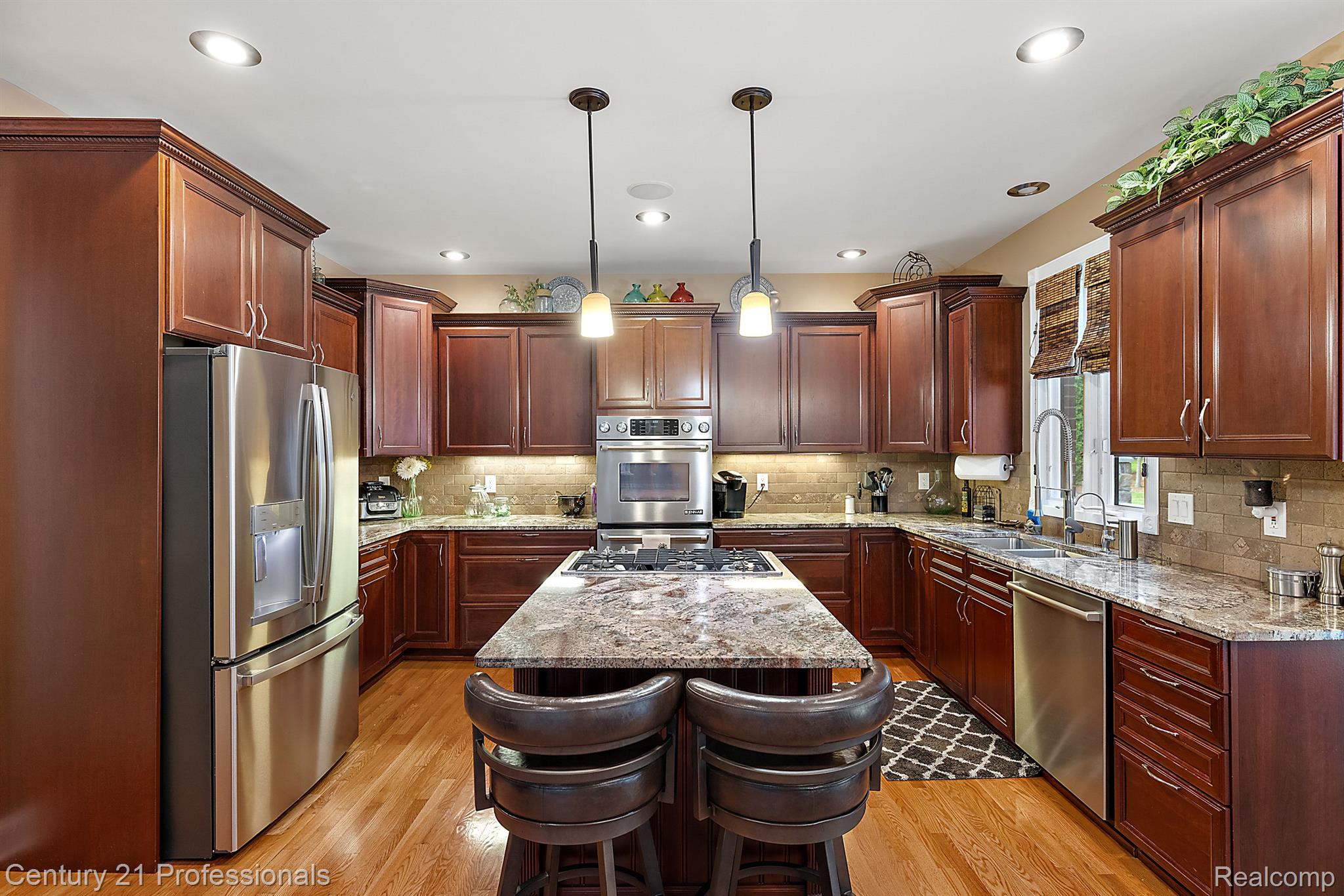3318 CREEKVIEW Drive