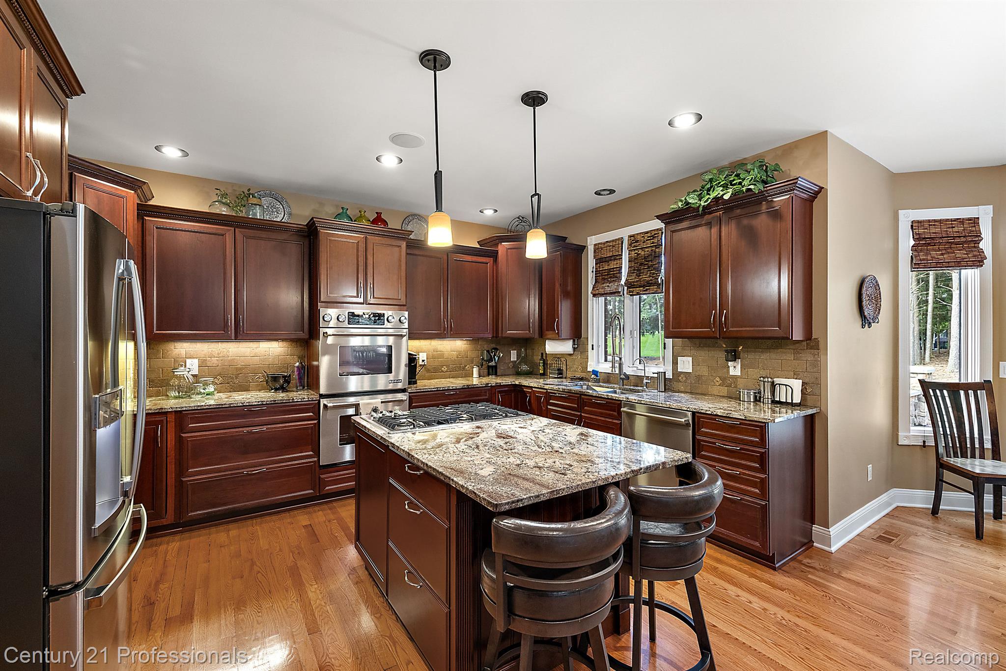 3318 CREEKVIEW Drive