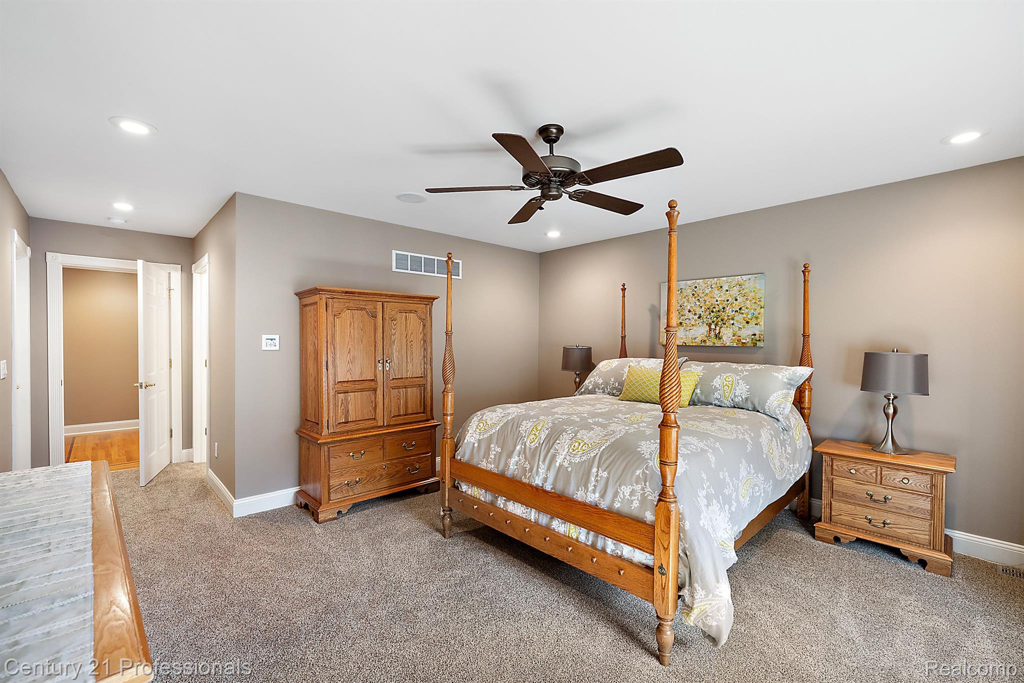 3318 CREEKVIEW Drive