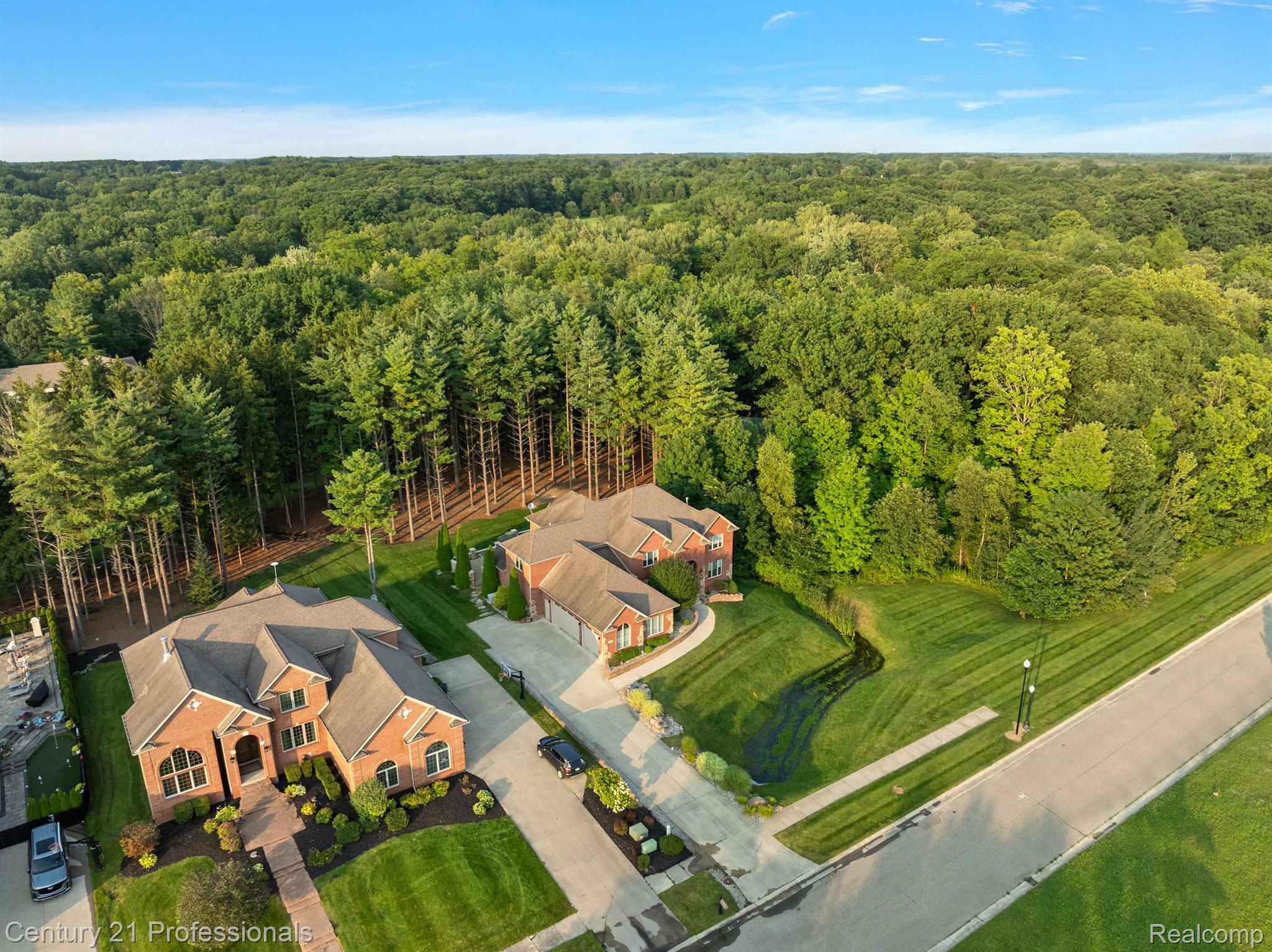 3318 CREEKVIEW Drive