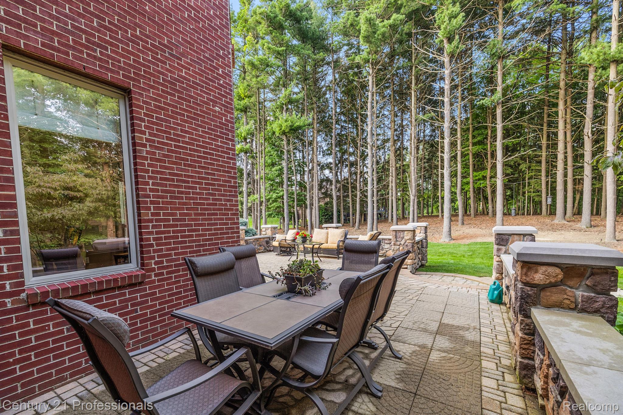 3318 CREEKVIEW Drive