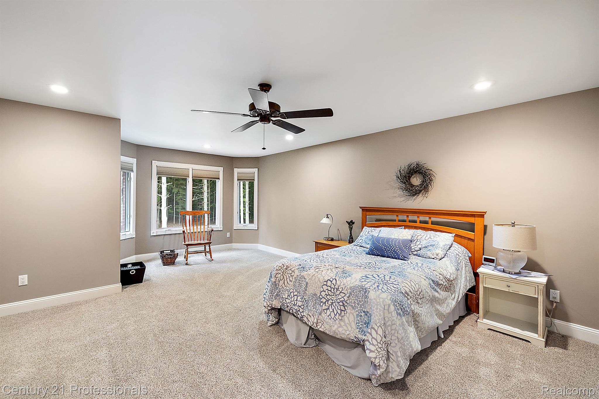 3318 CREEKVIEW Drive