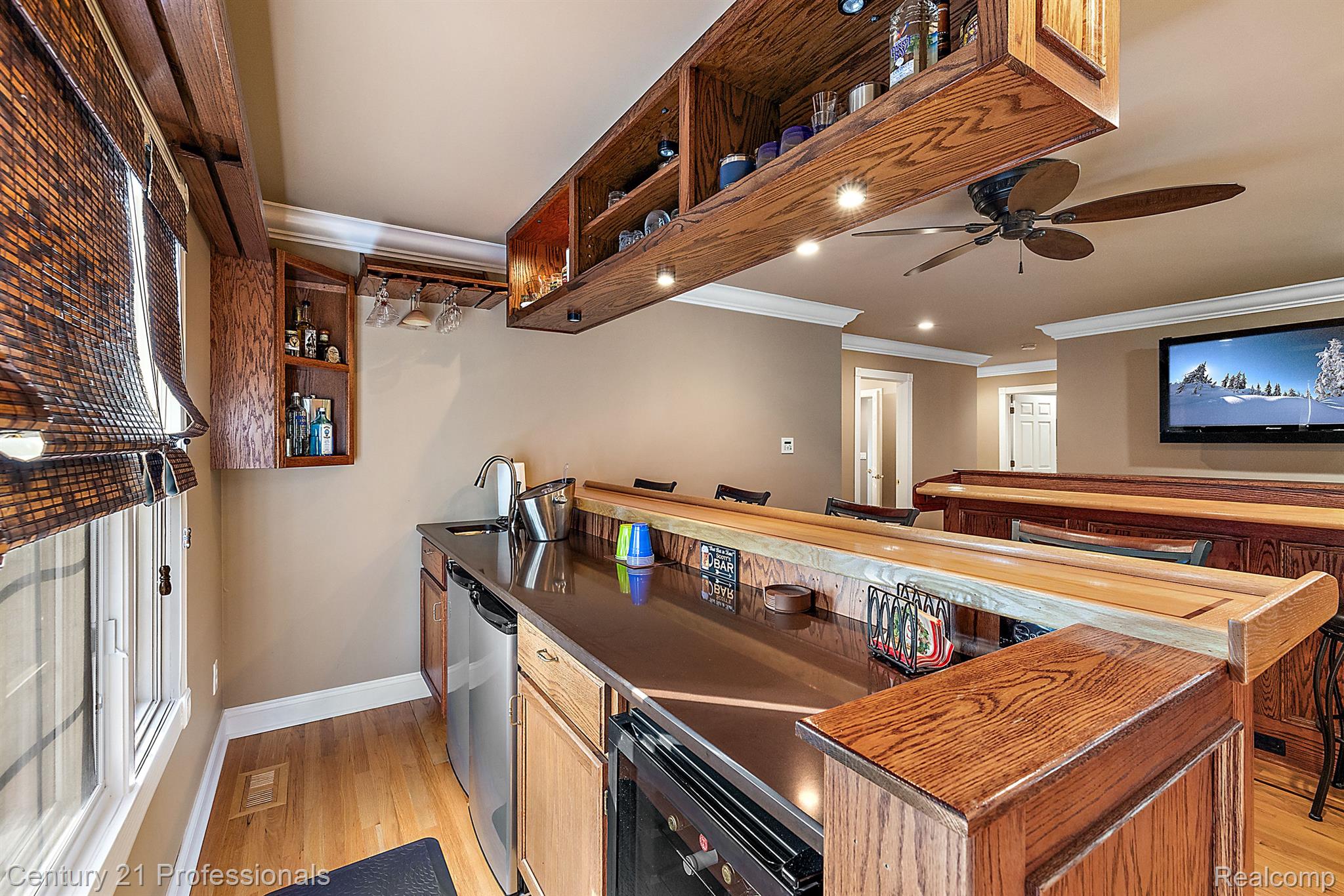 3318 CREEKVIEW Drive