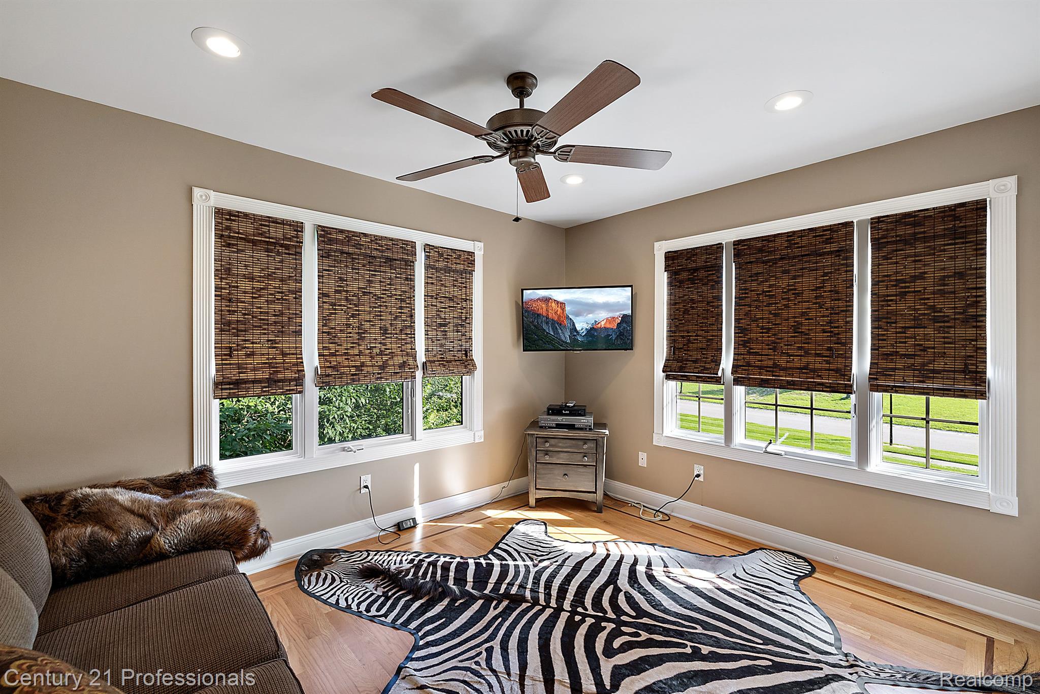 3318 CREEKVIEW Drive