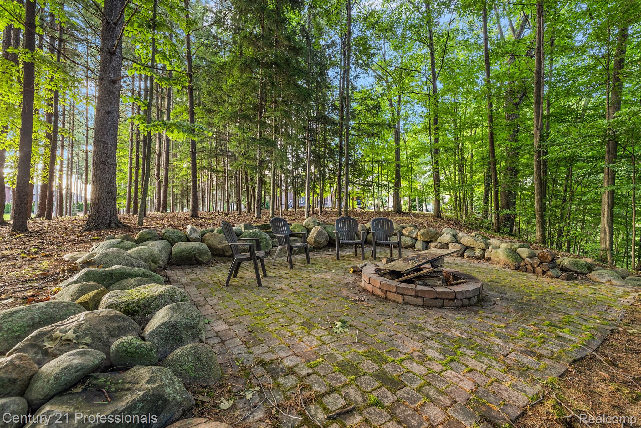 3318 CREEKVIEW Drive