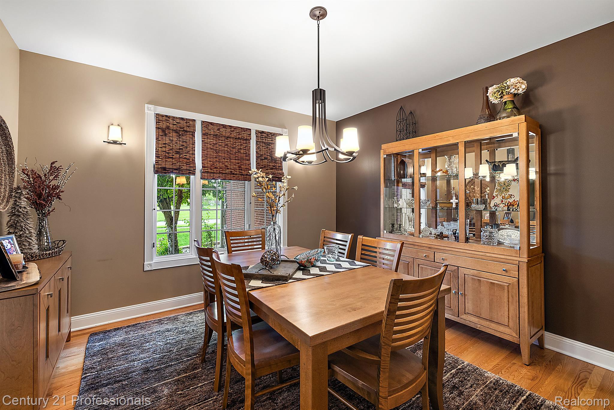 3318 CREEKVIEW Drive
