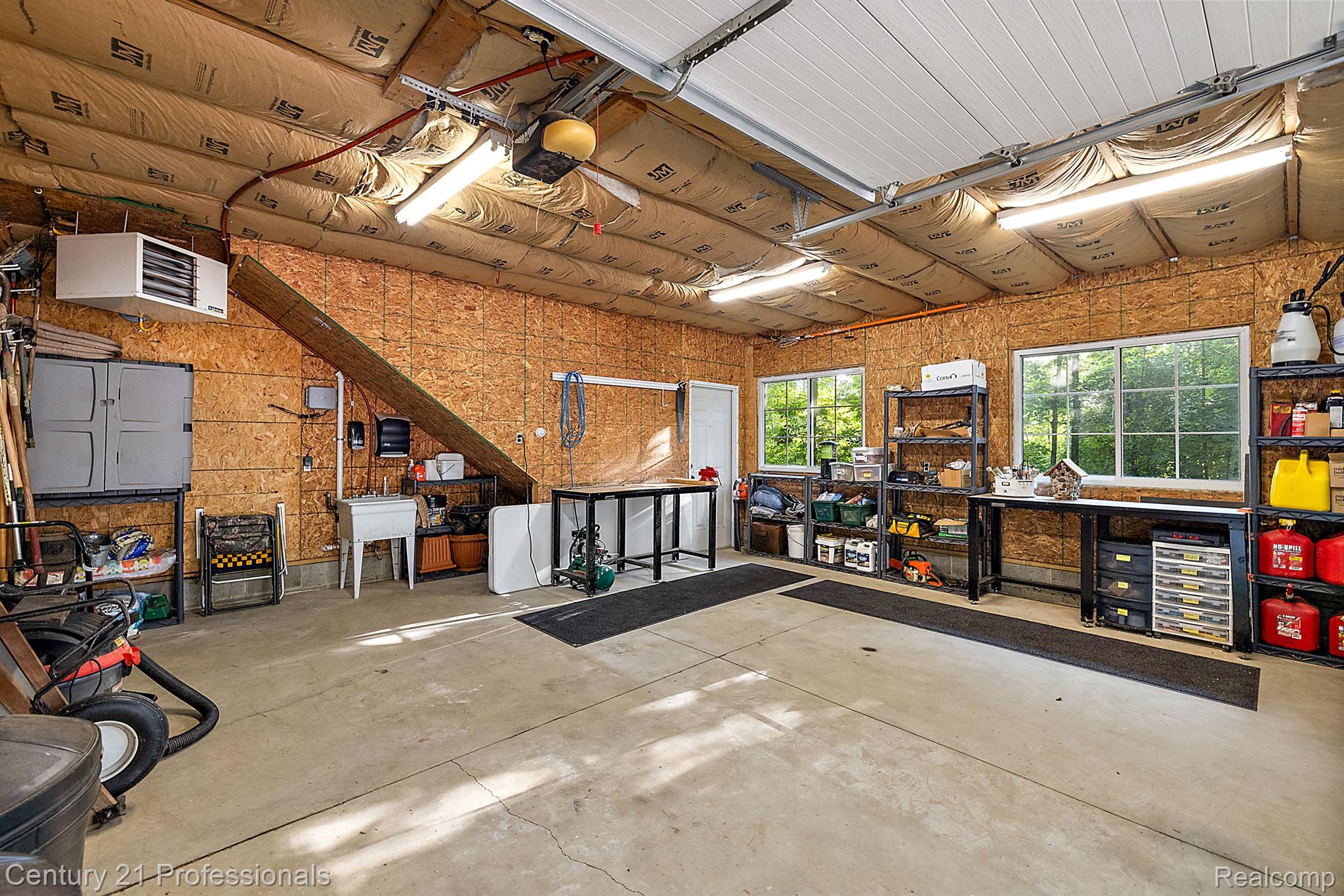 3318 CREEKVIEW Drive