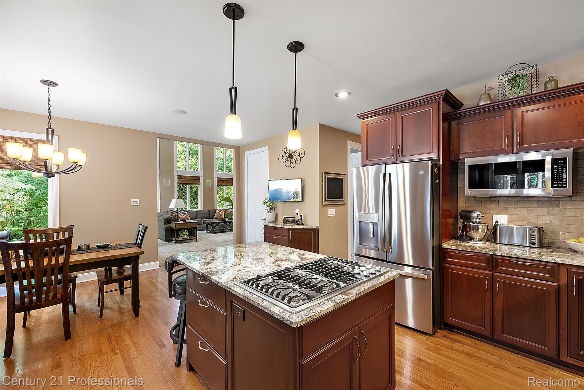3318 CREEKVIEW Drive