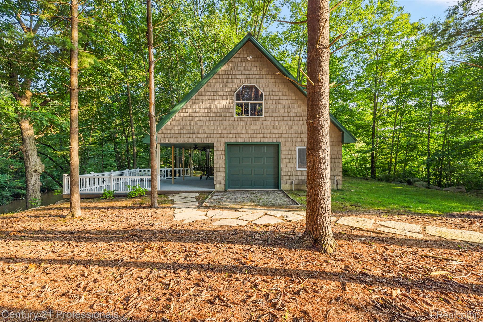 3318 CREEKVIEW Drive