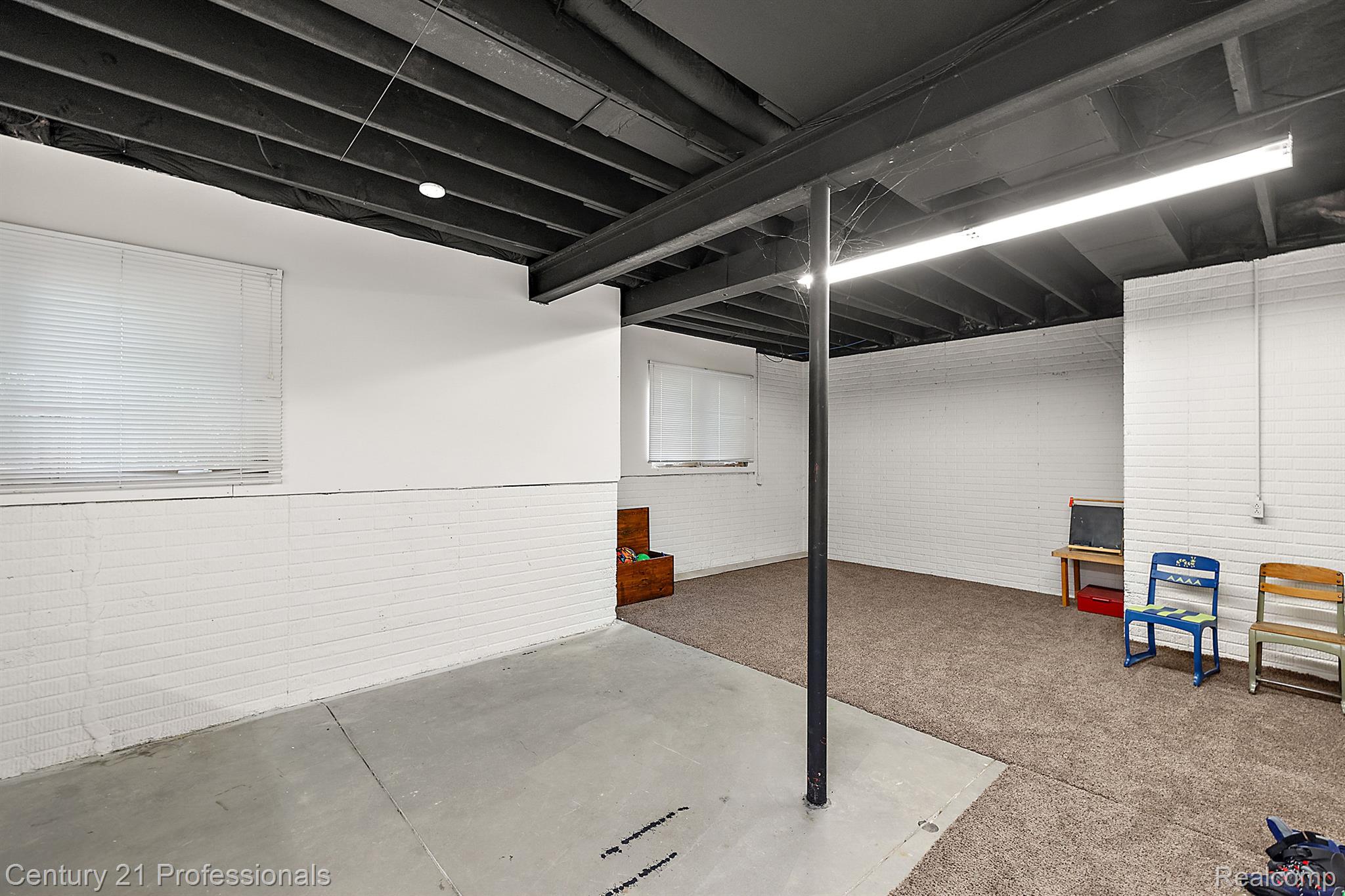 3318 CREEKVIEW Drive
