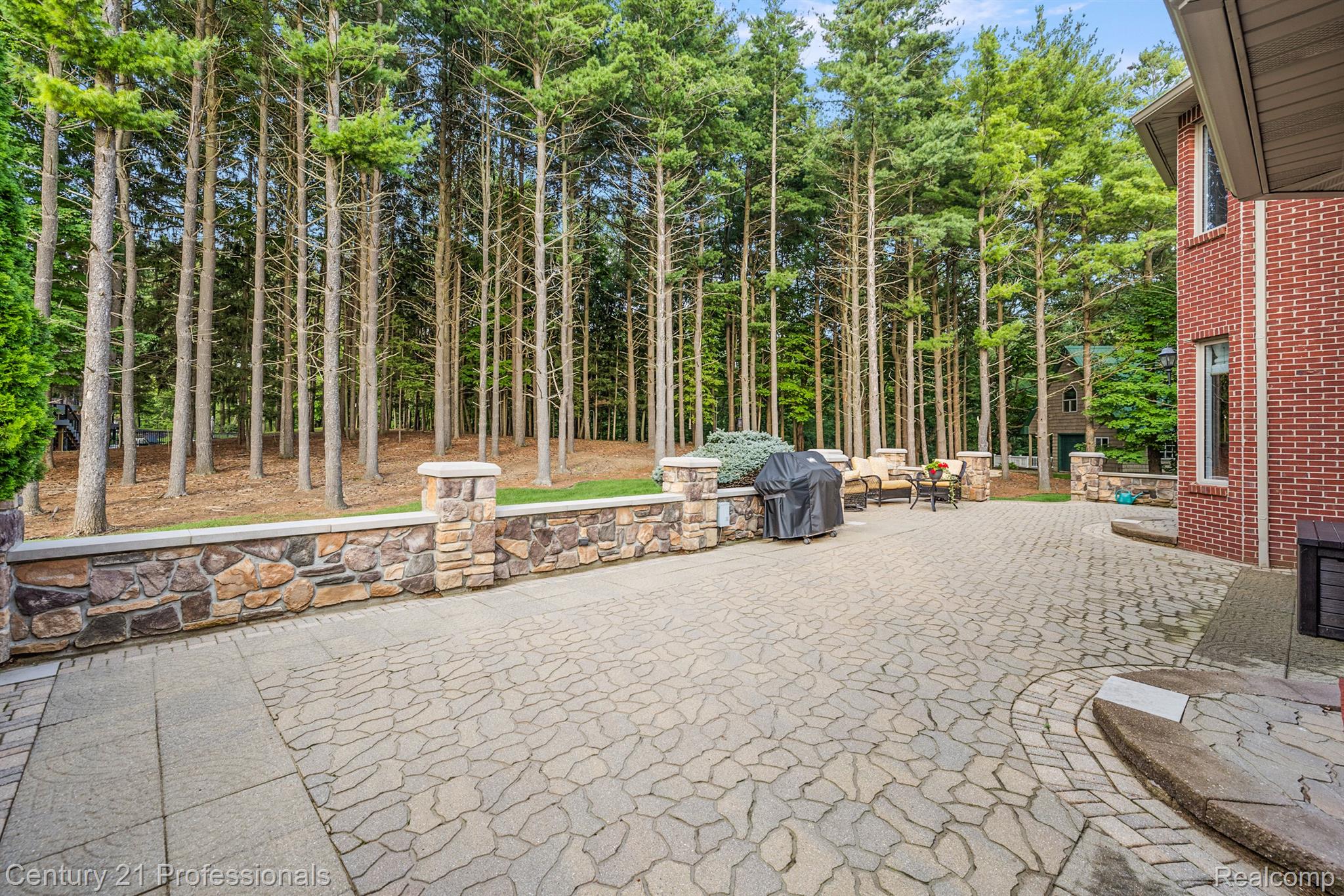 3318 CREEKVIEW Drive