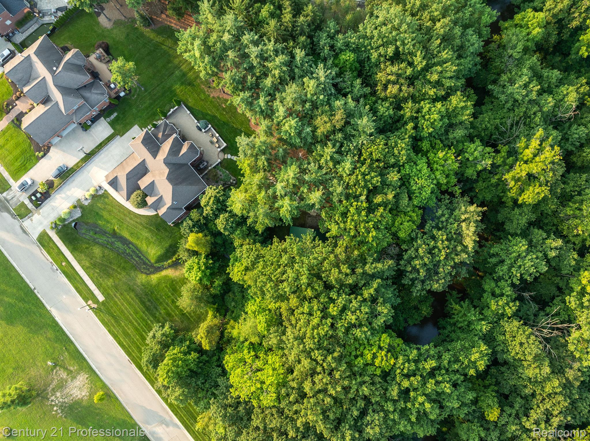 3318 CREEKVIEW Drive