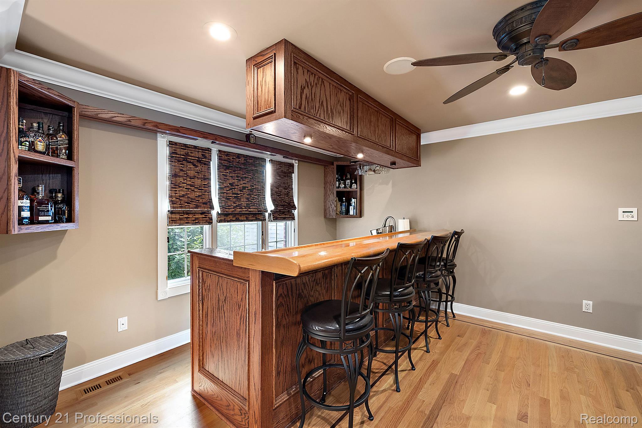 3318 CREEKVIEW Drive