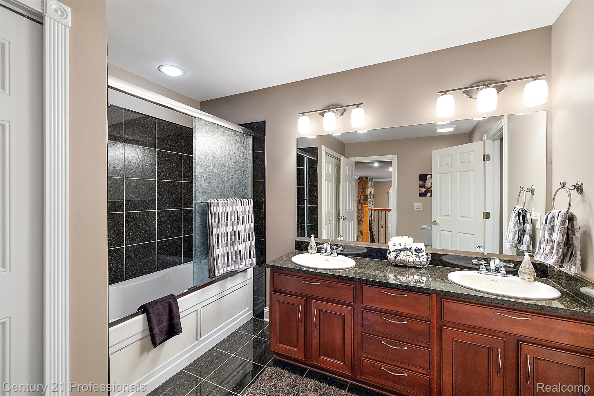 3318 CREEKVIEW Drive