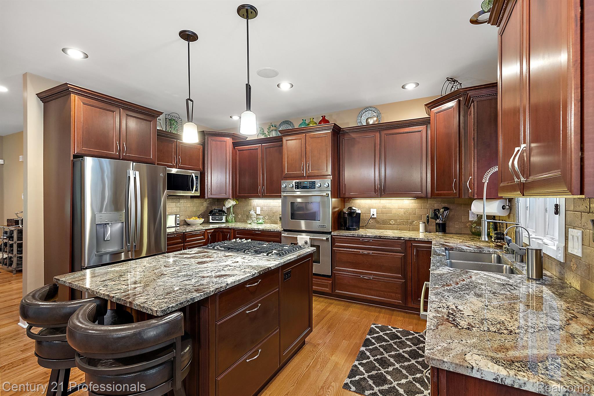 3318 CREEKVIEW Drive