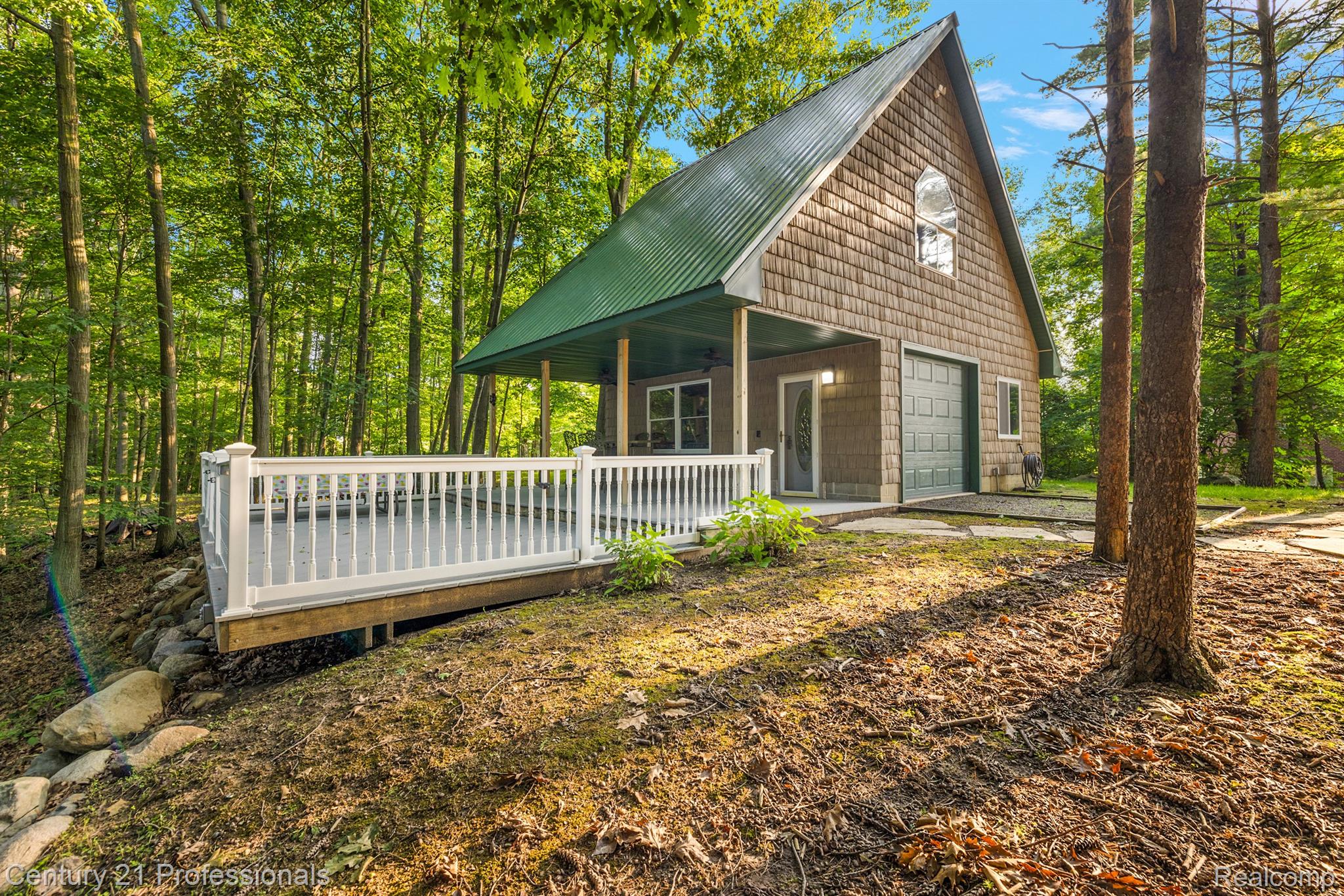3318 CREEKVIEW Drive