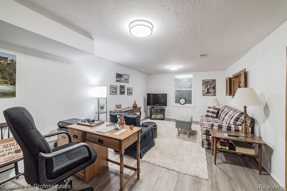 5395 BREEZE HILL