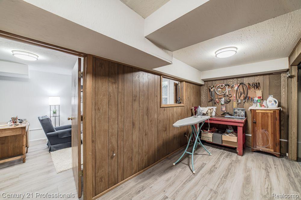 5395 BREEZE HILL