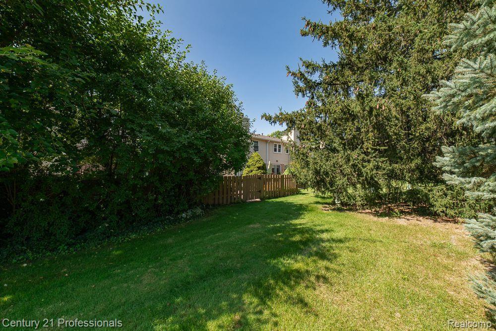5395 BREEZE HILL