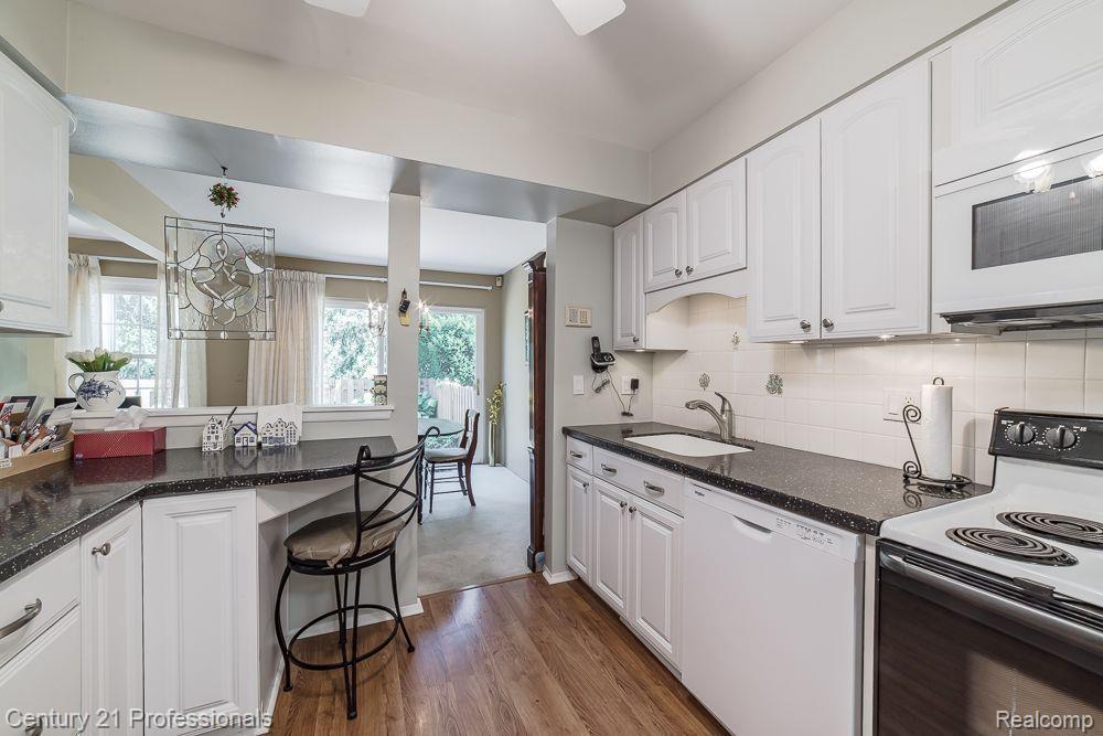 5395 BREEZE HILL