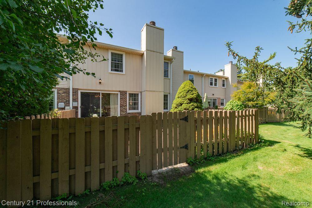 5395 BREEZE HILL