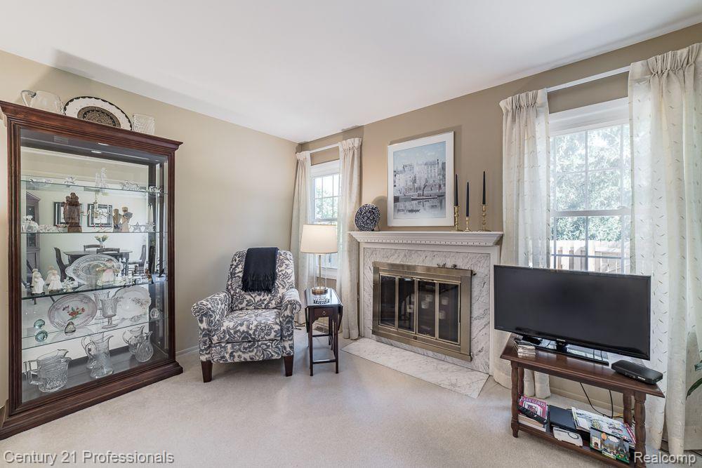 5395 BREEZE HILL