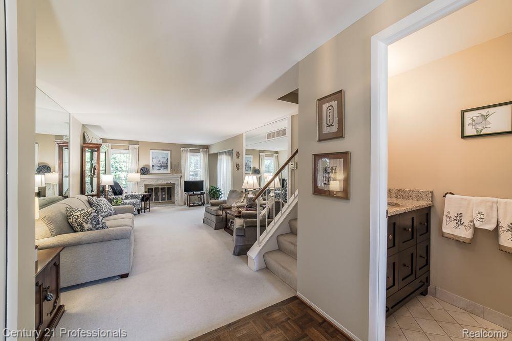 5395 BREEZE HILL