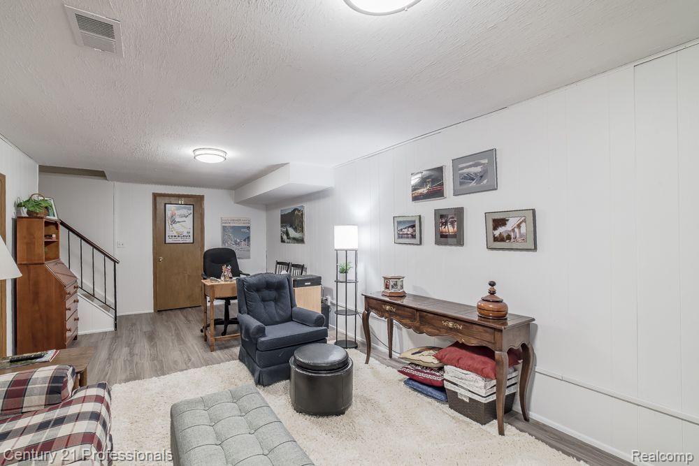 5395 BREEZE HILL