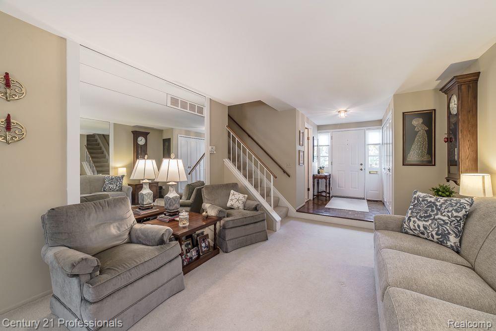 5395 BREEZE HILL