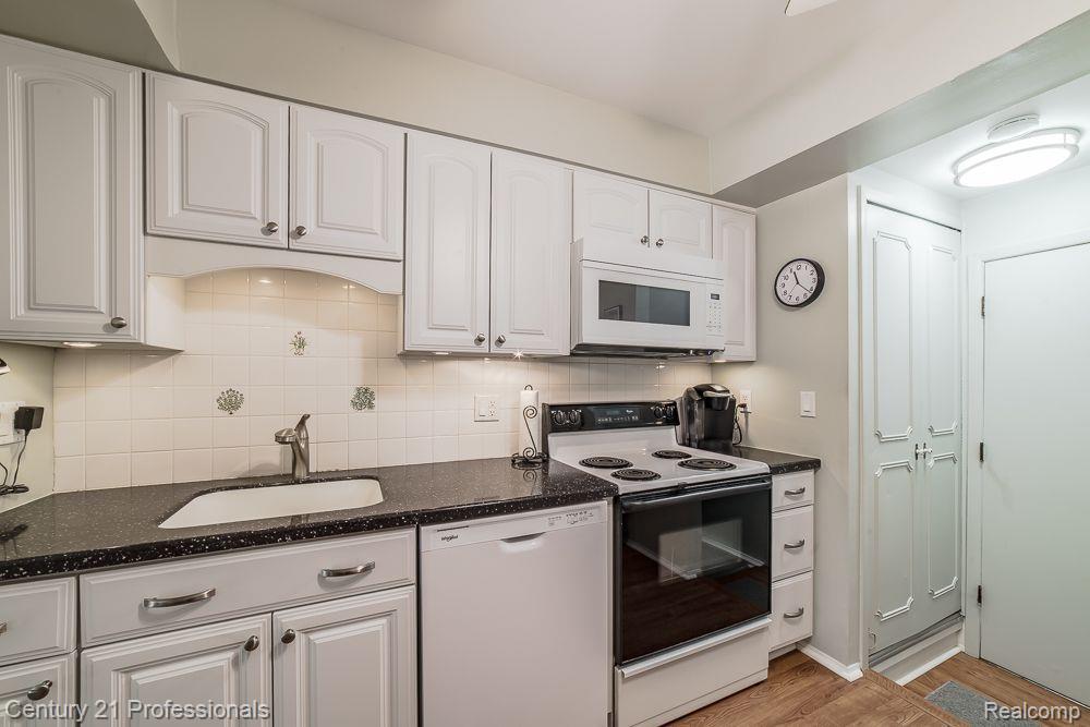 5395 BREEZE HILL