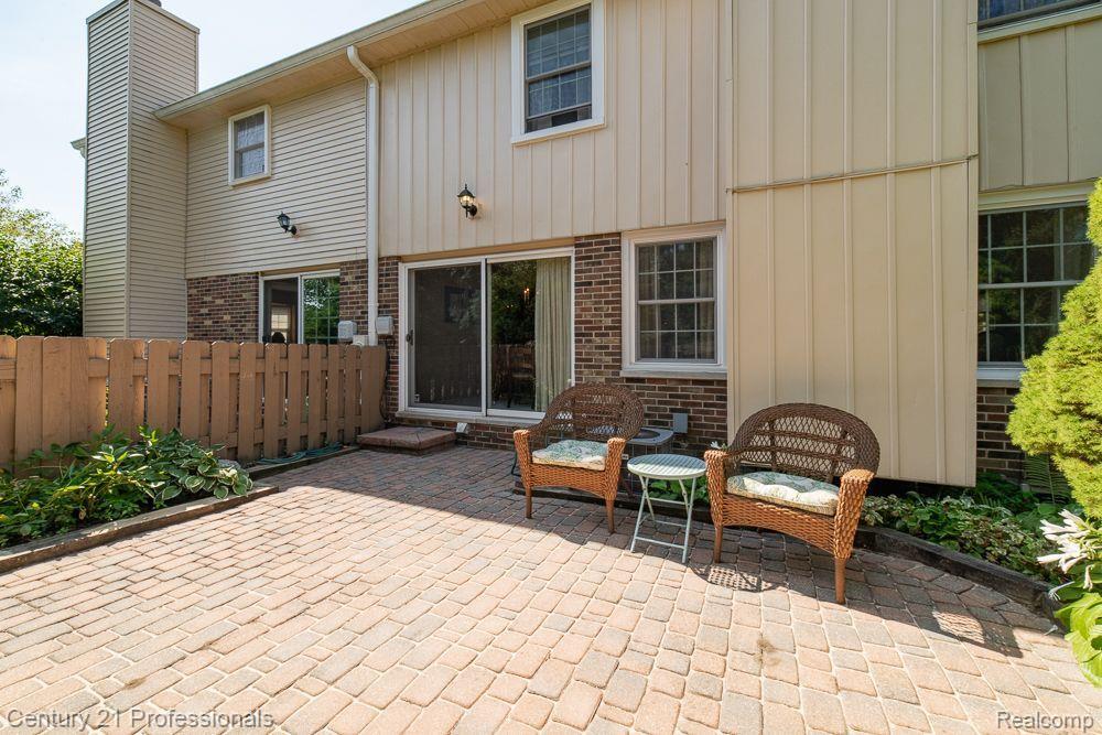 5395 BREEZE HILL