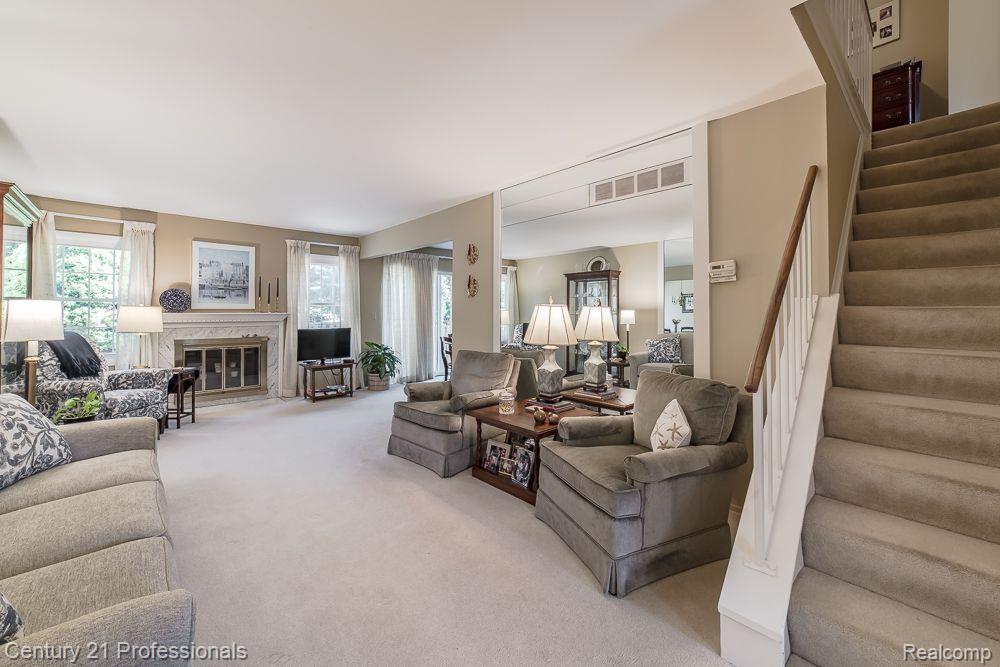 5395 BREEZE HILL