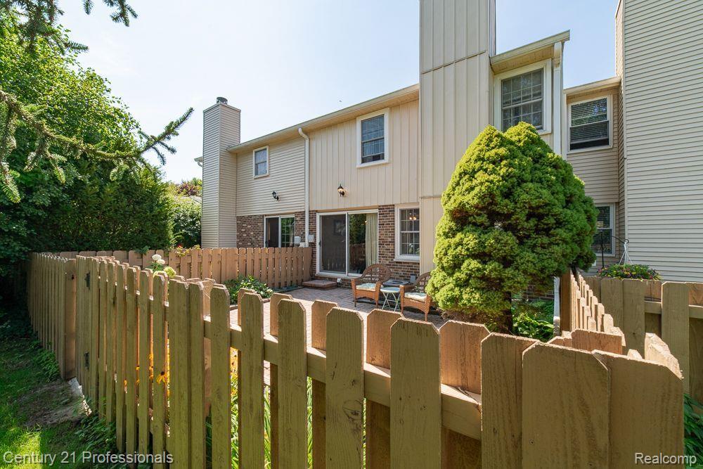 5395 BREEZE HILL