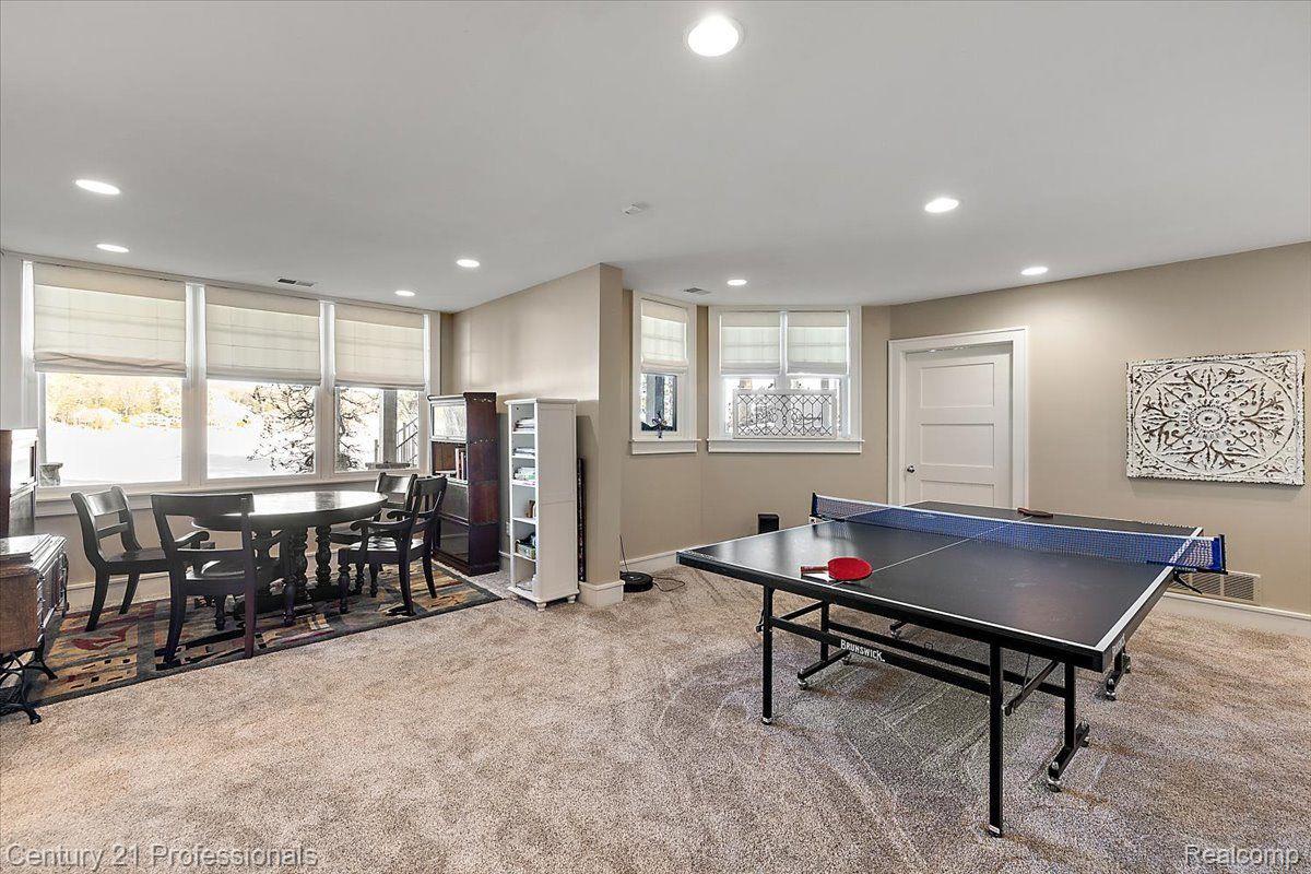 7660 PHELAN Drive