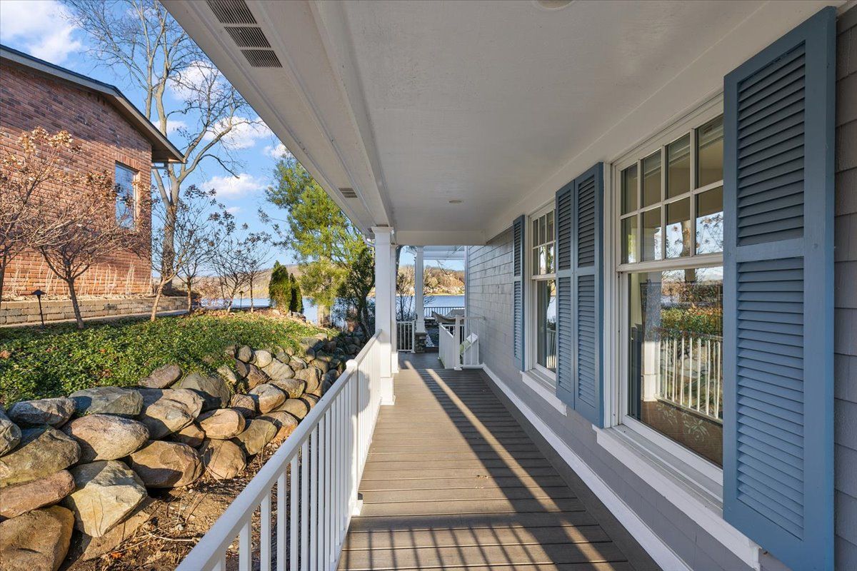 7660 PHELAN Drive