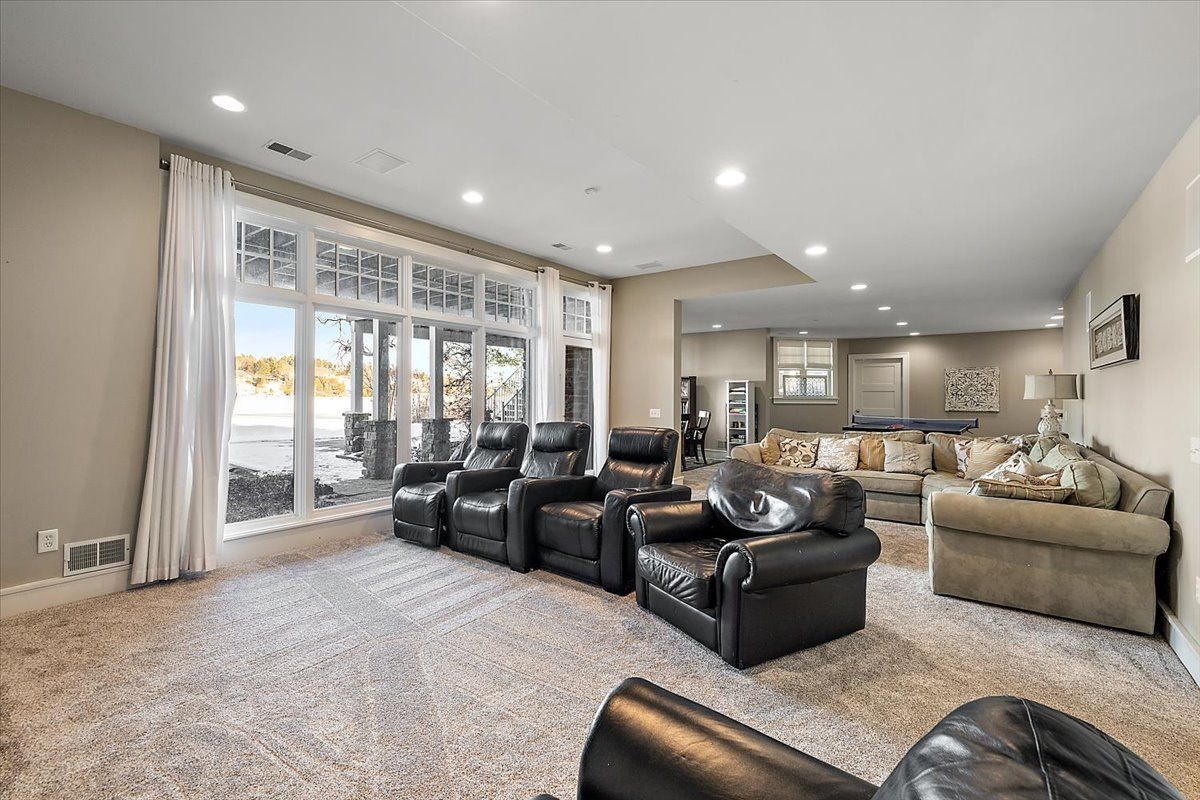 7660 PHELAN Drive