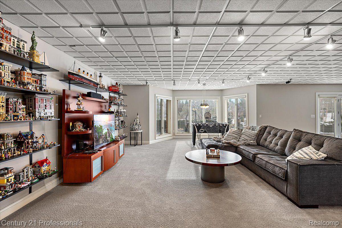 8309 HIGH MEADOW Trail