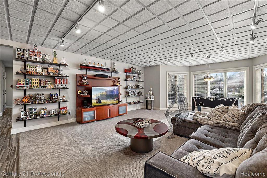 8309 HIGH MEADOW Trail