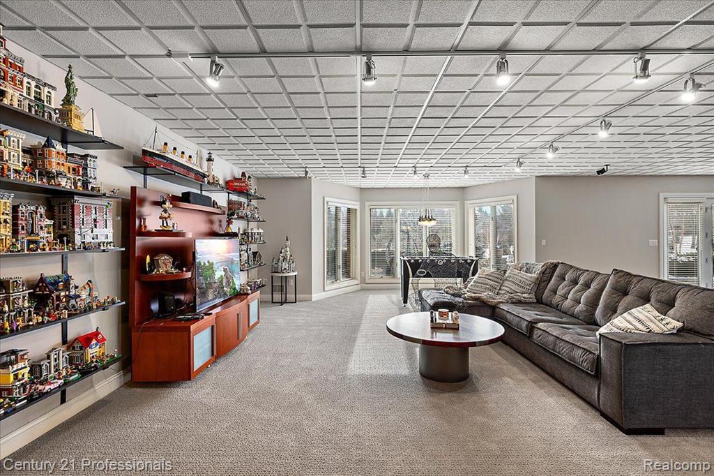 8309 HIGH MEADOW Trail