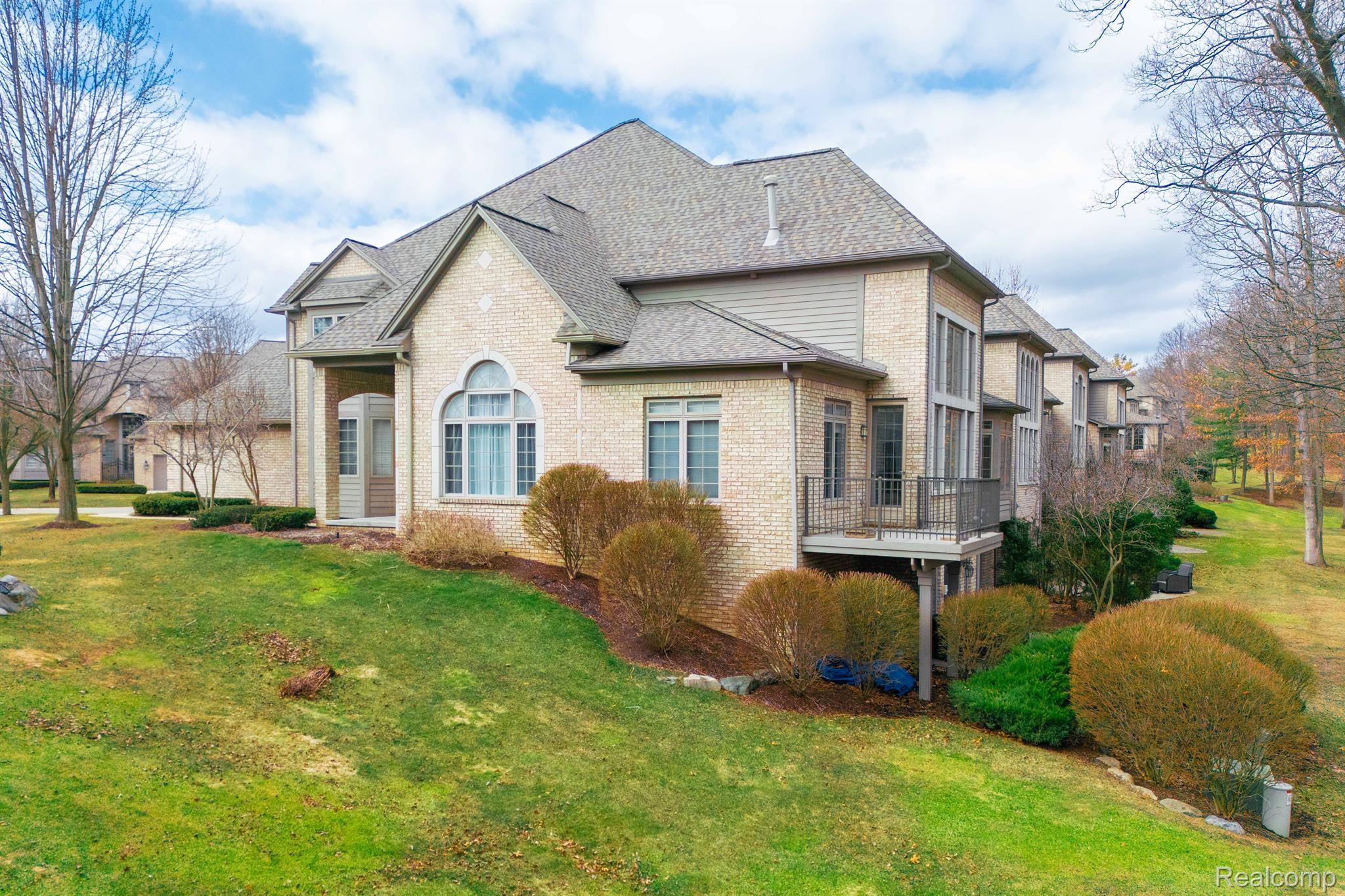 6458 ENCLAVE Drive