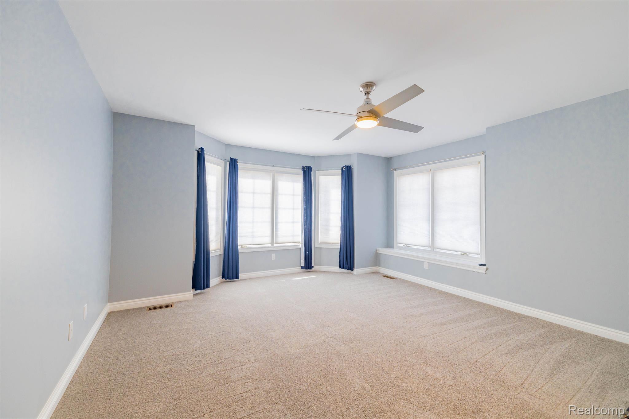 6458 ENCLAVE Drive