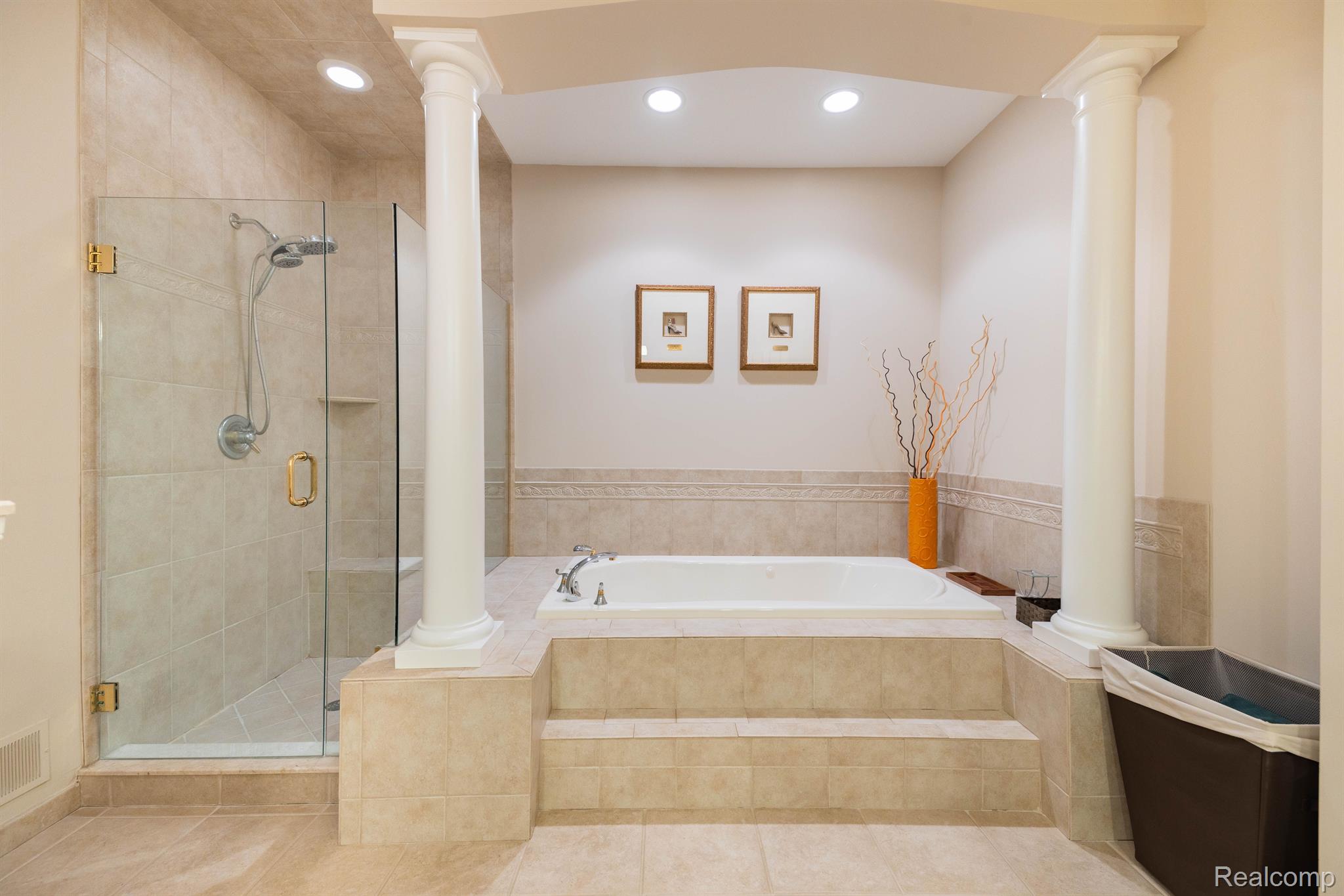 6458 ENCLAVE Drive