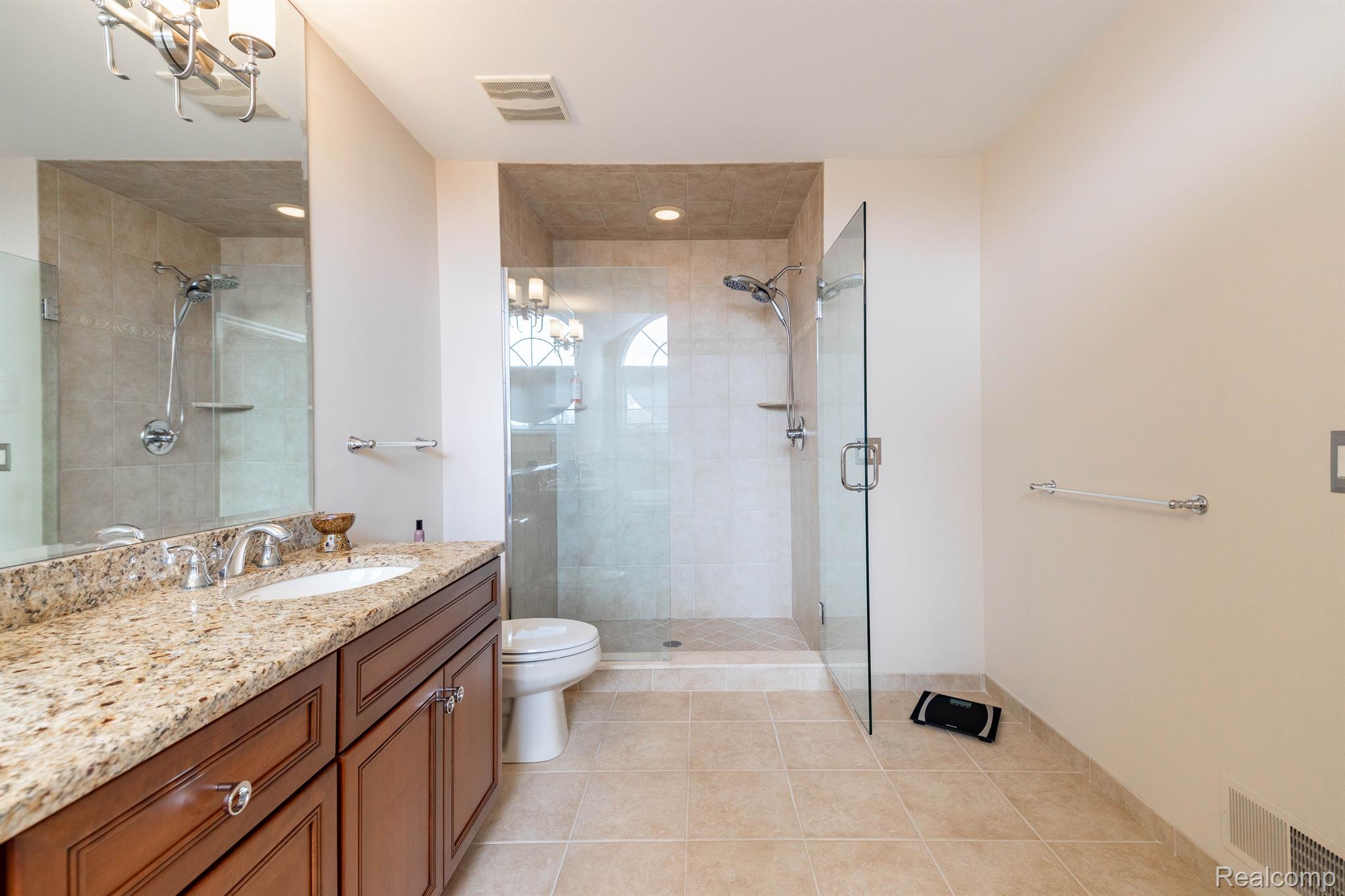 6458 ENCLAVE Drive