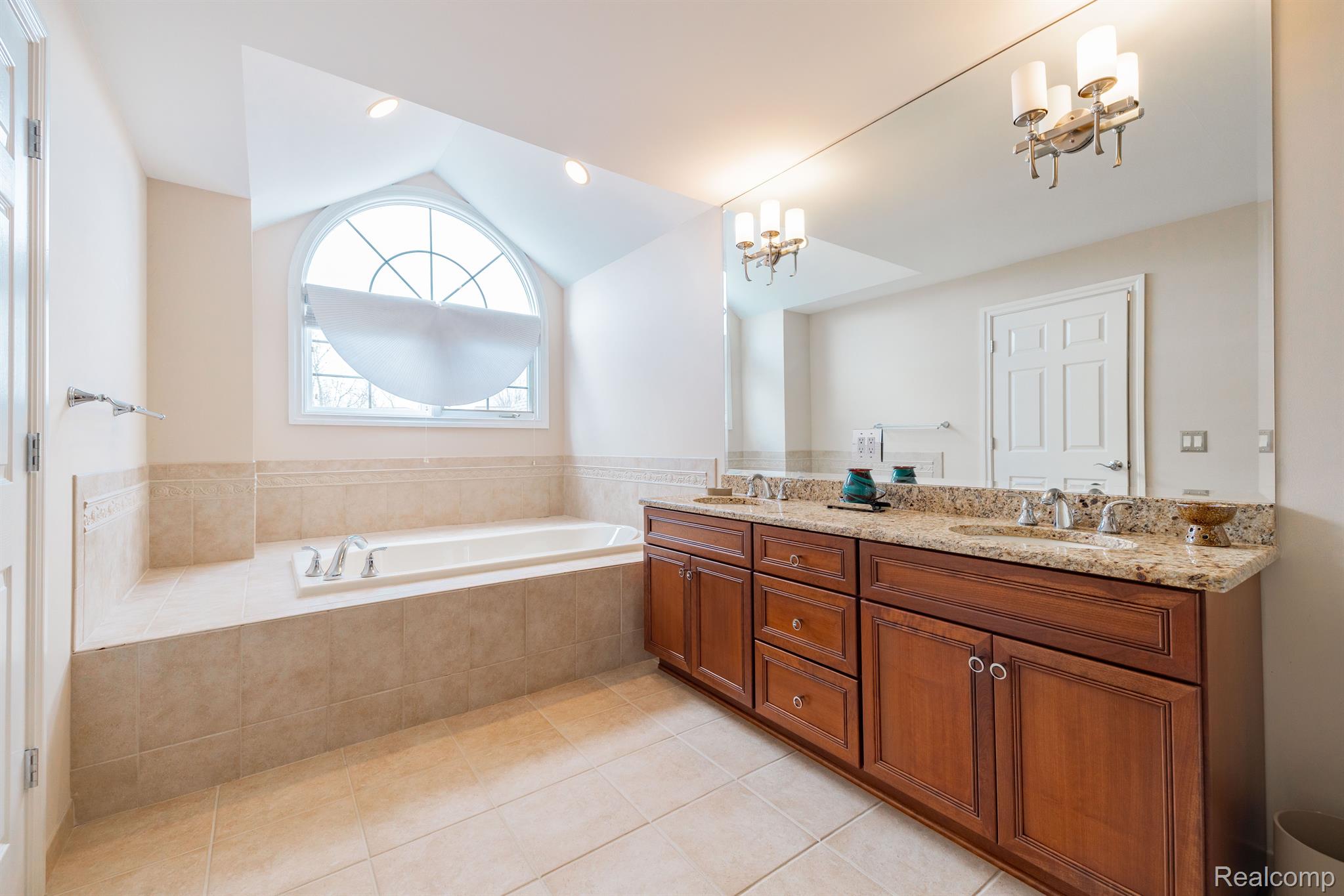 6458 ENCLAVE Drive