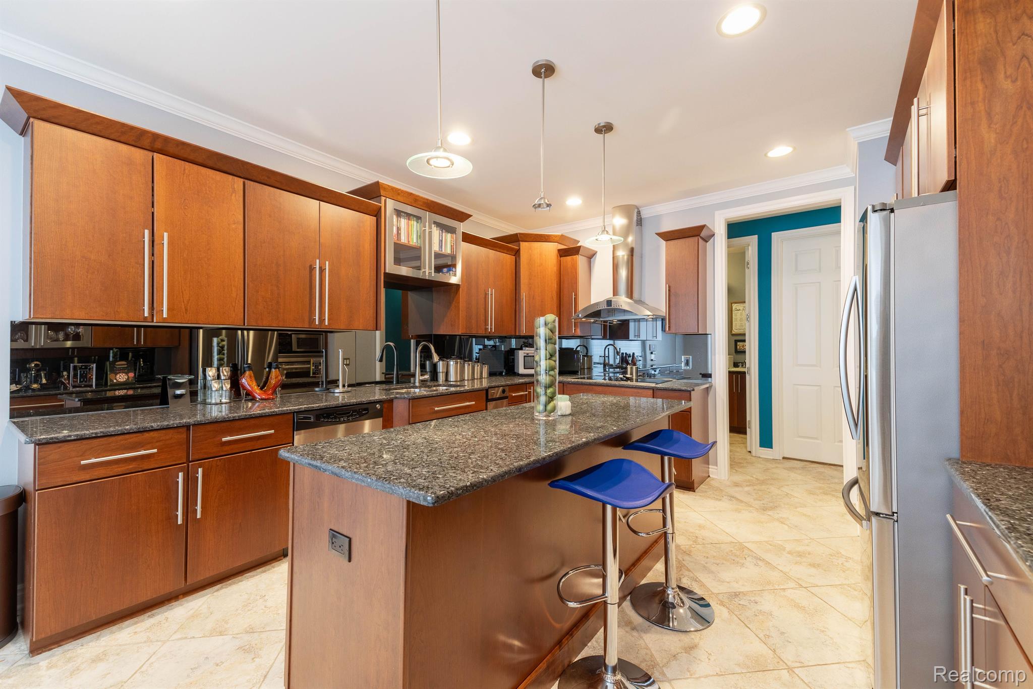 6458 ENCLAVE Drive