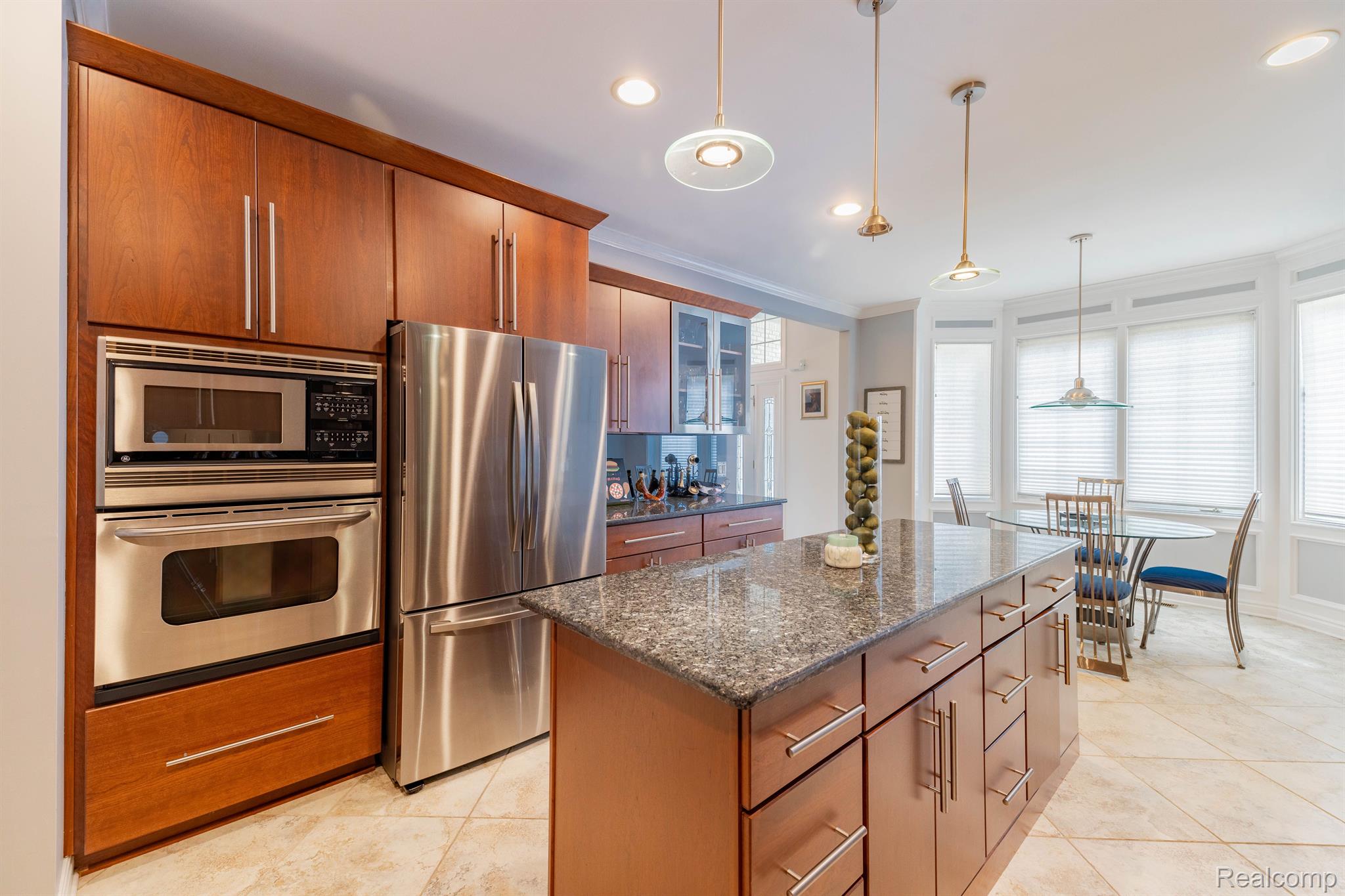 6458 ENCLAVE Drive