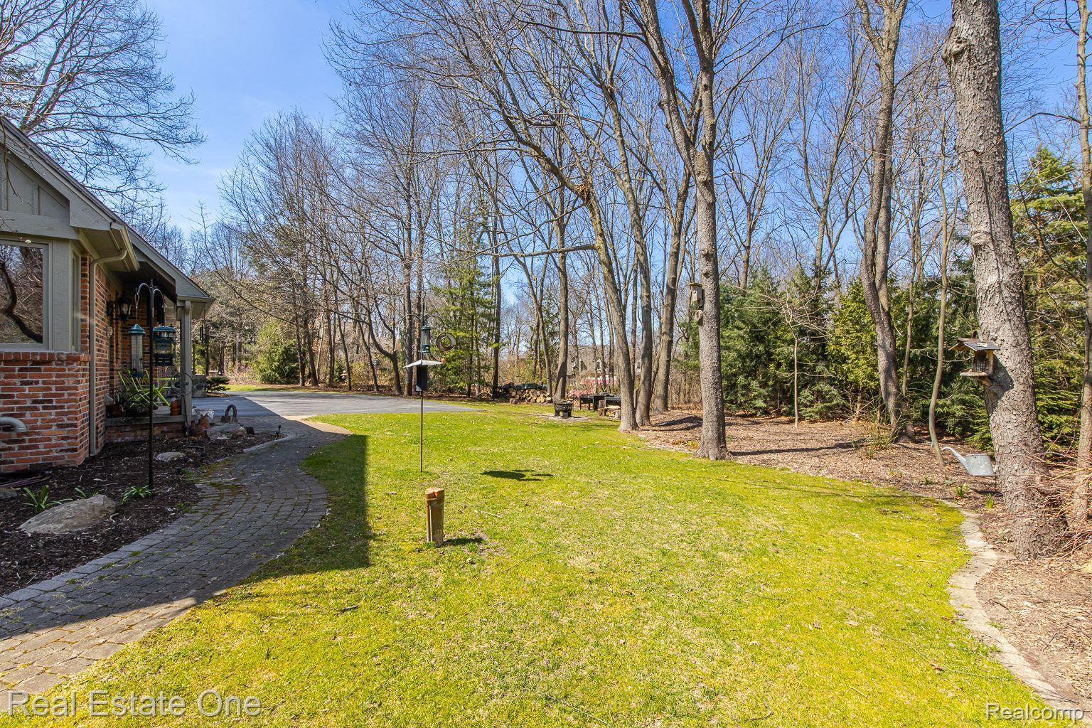 9316 LAKEBLUFF Drive