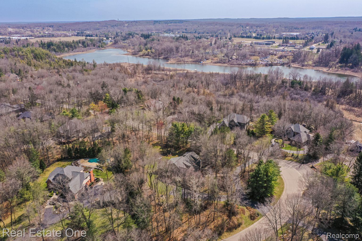 9316 LAKEBLUFF Drive